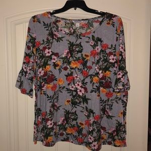 Floral ruffle sleeve tee